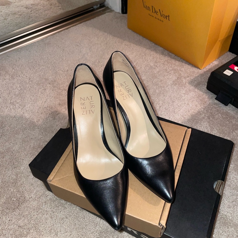 Anna Pump by Naturalizer (wide)